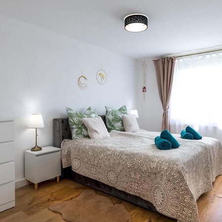 Schoenes, Modernes Apartment Mit Zwei Schlafzimmern - Zentral Mit Balkon Fuer 6 Personen مونتابور المظهر الخارجي الصورة