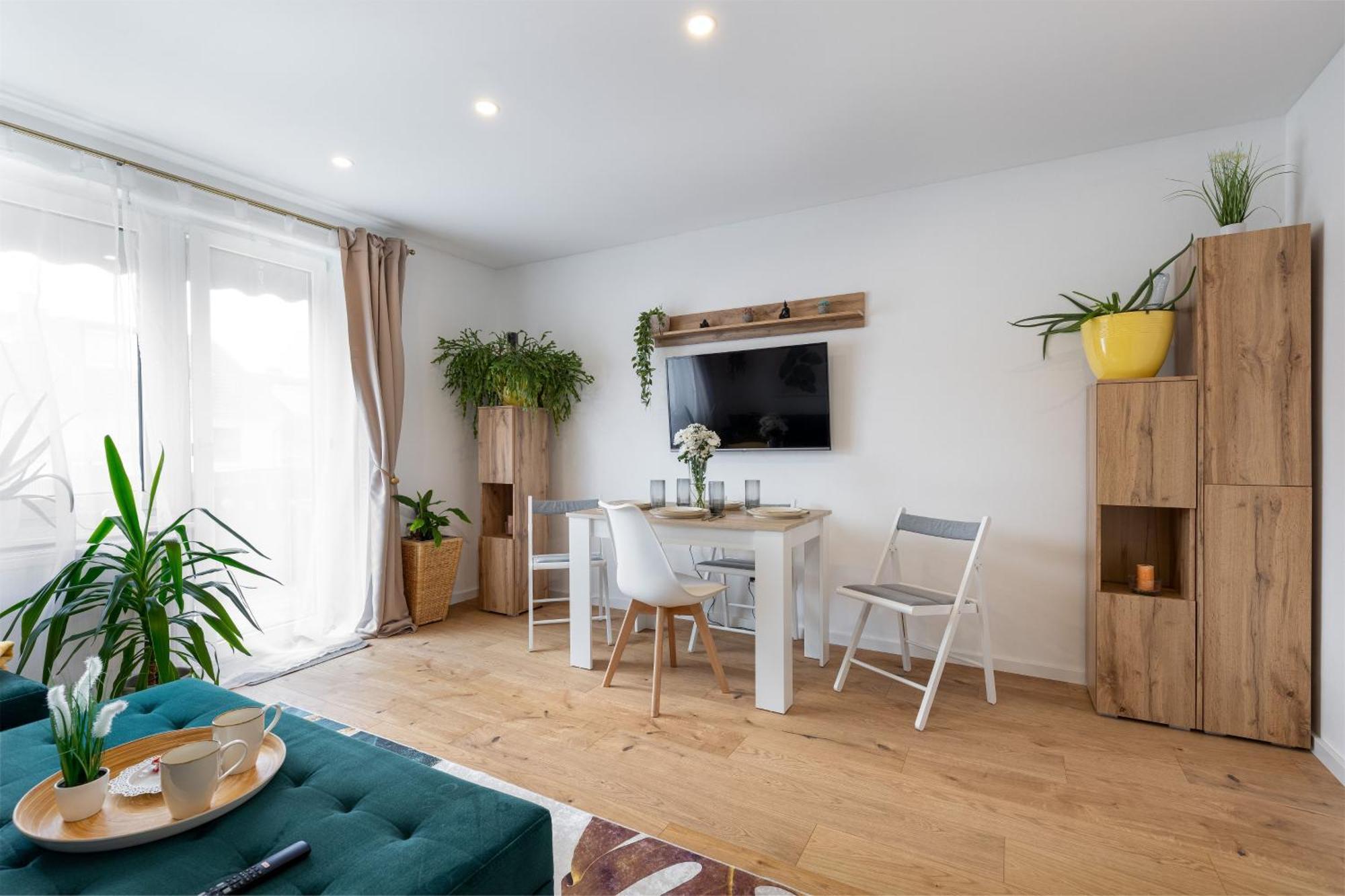Schoenes, Modernes Apartment Mit Zwei Schlafzimmern - Zentral Mit Balkon Fuer 6 Personen مونتابور المظهر الخارجي الصورة